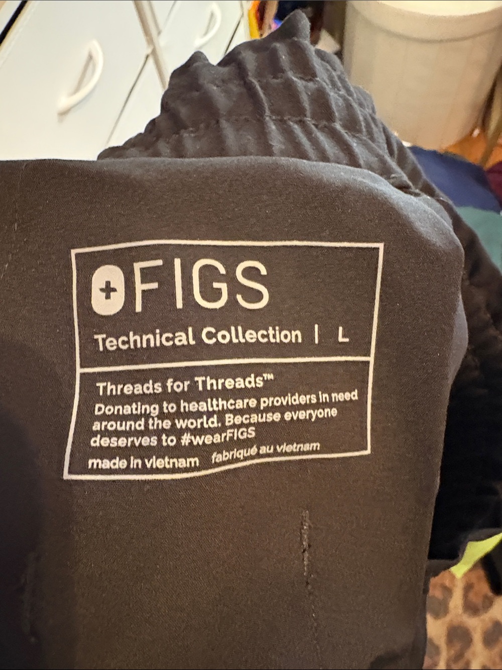 Figs women’s Sydney Scrub Jacket and wide leg scrub bottoms! - Picture 5 of 5